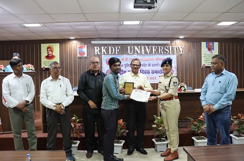 Rastriya ekta diwas (National Unity Day) was Celebrated
											by RKDF University, Bhopal on 31st Oct. 2022 in Collaboration with Bhopal
											Police Commissionerate. Chief Guest on this occasion was ACP Richa Jain.
